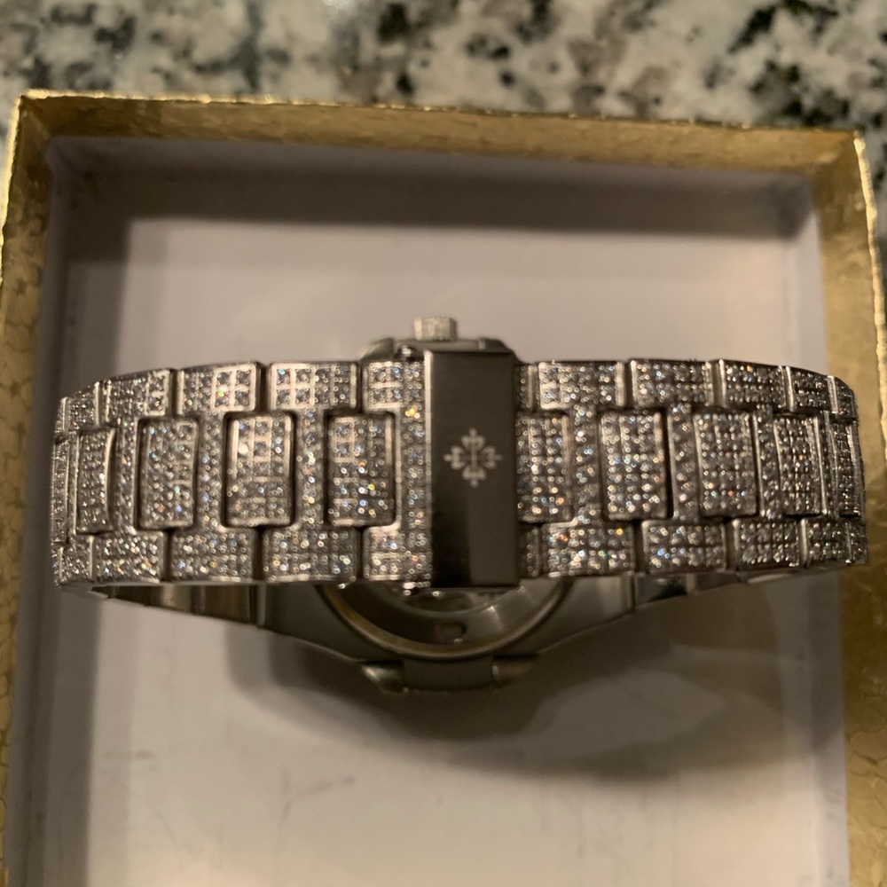 WATCH - Picture 3 of 8